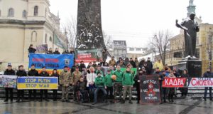 STOP PUTIN STOP WAR у Львові: голова диктатора замість футбольного м’яча