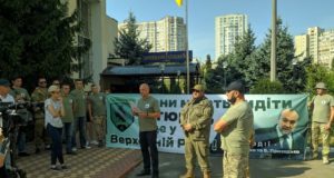 Нардеп намагався купити мовчання добровольців?